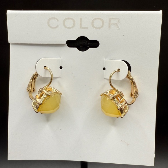 🚨3 for $16🚨 COLOR - Yellow Earrings set in Gold Tone - Picture 1 of 5